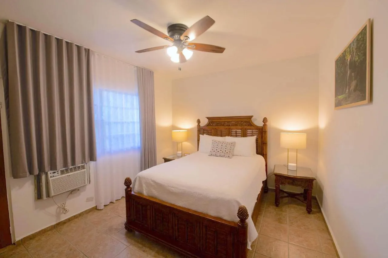 Hotel Lazy Parrot Inn Rincon