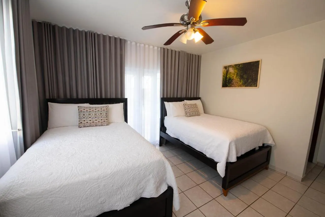 Lazy Parrot Inn Rincon