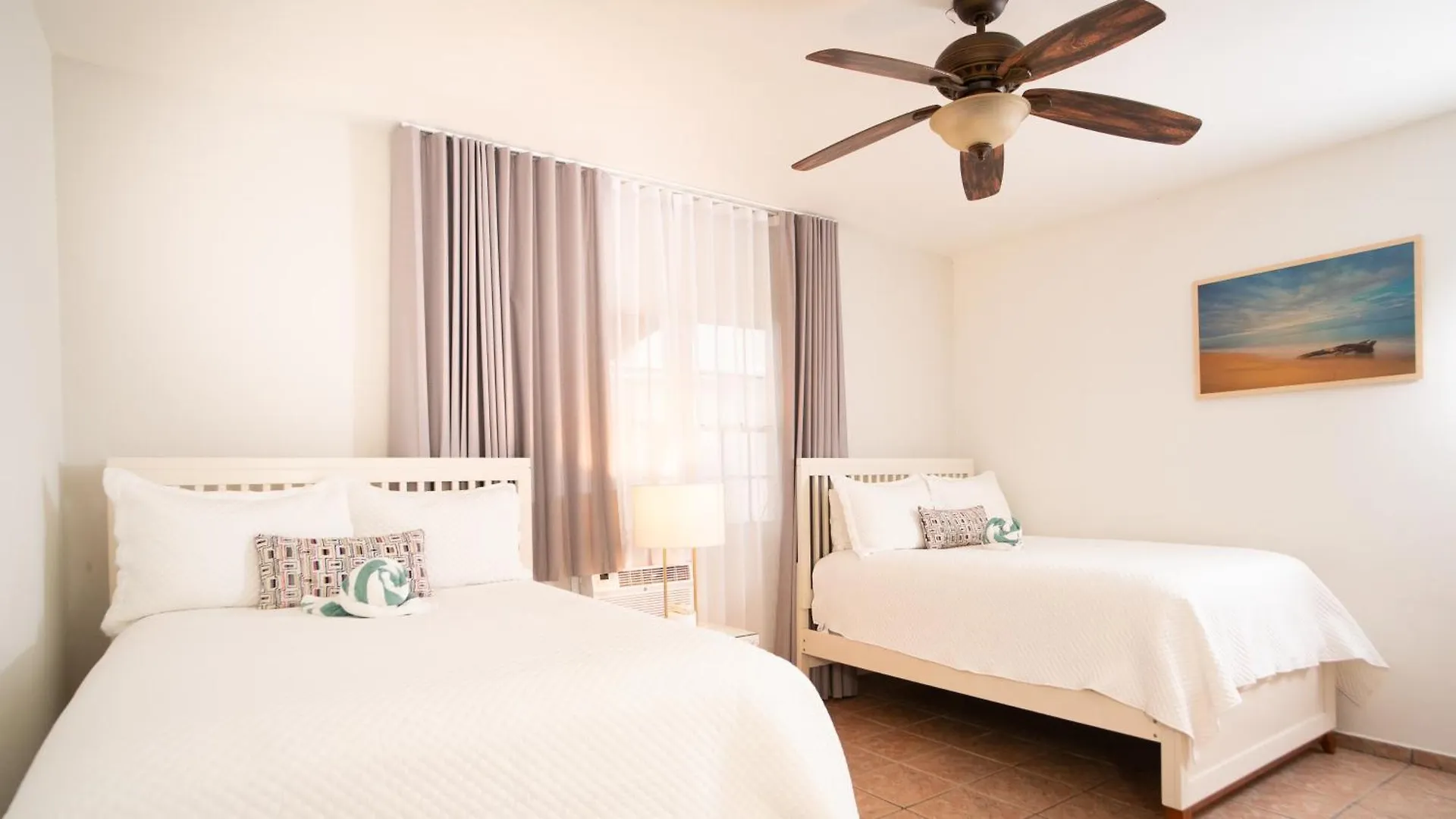Lazy Parrot Inn Rincon Hotel