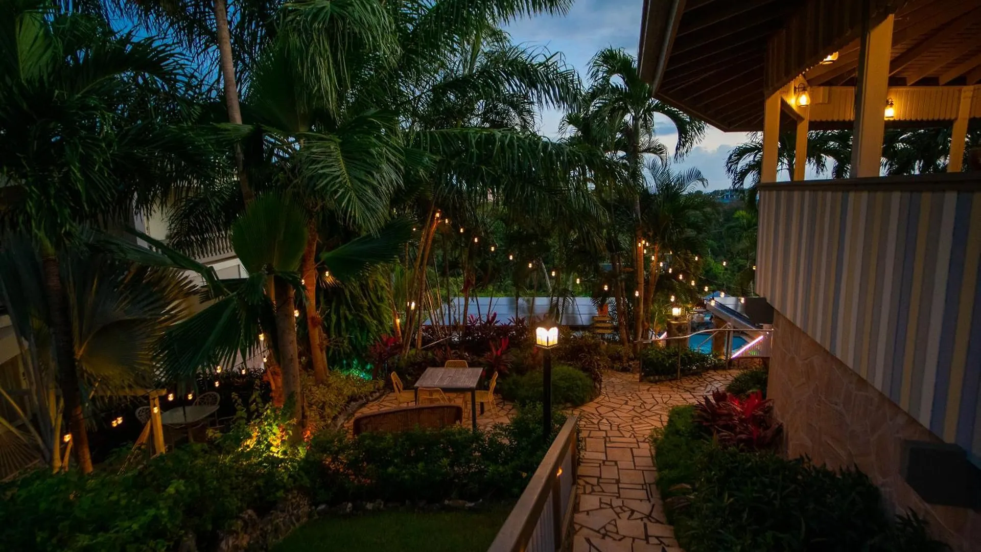 Hotel Lazy Parrot Inn Rincon