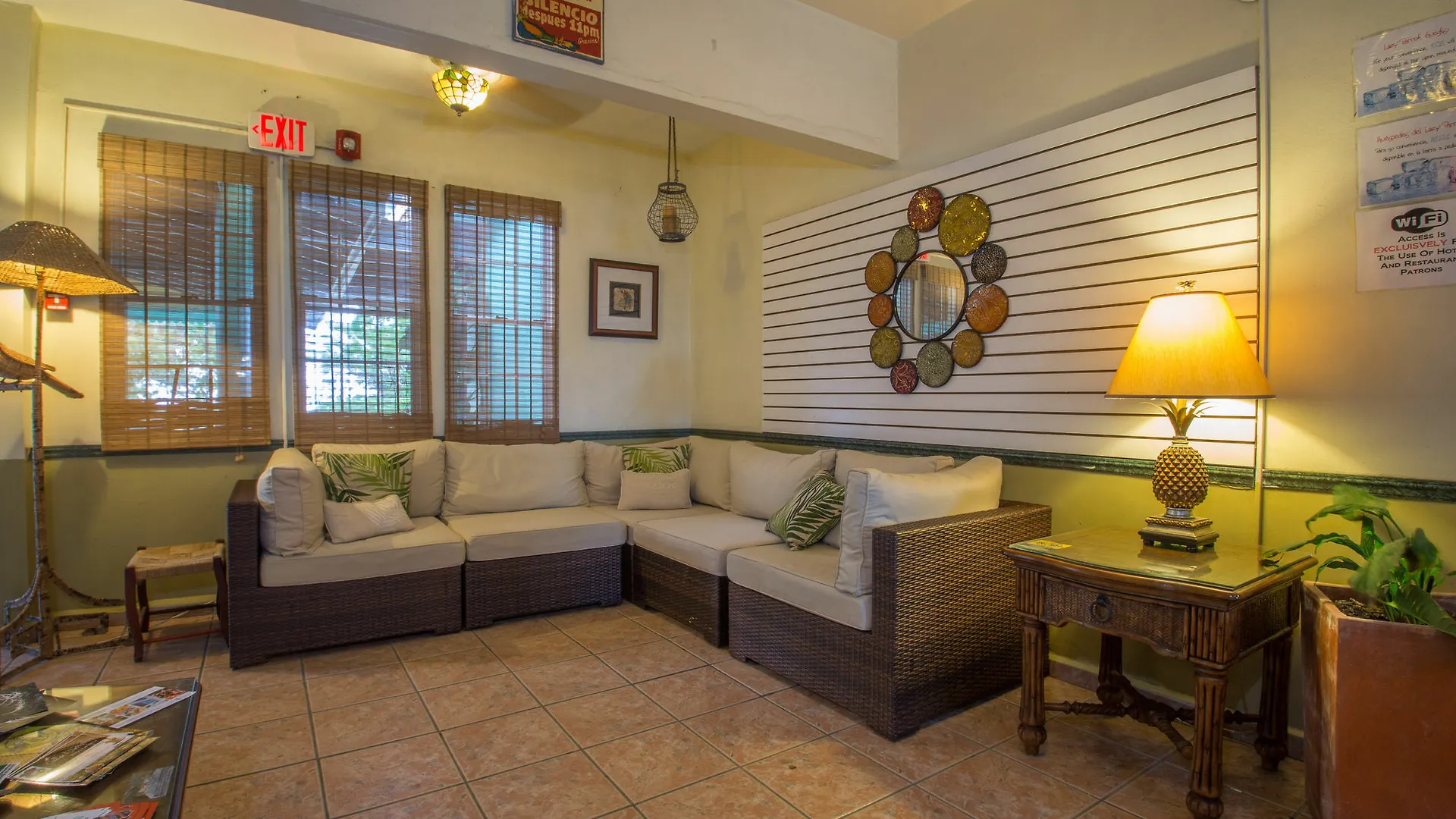 Hotel Lazy Parrot Inn Rincon
