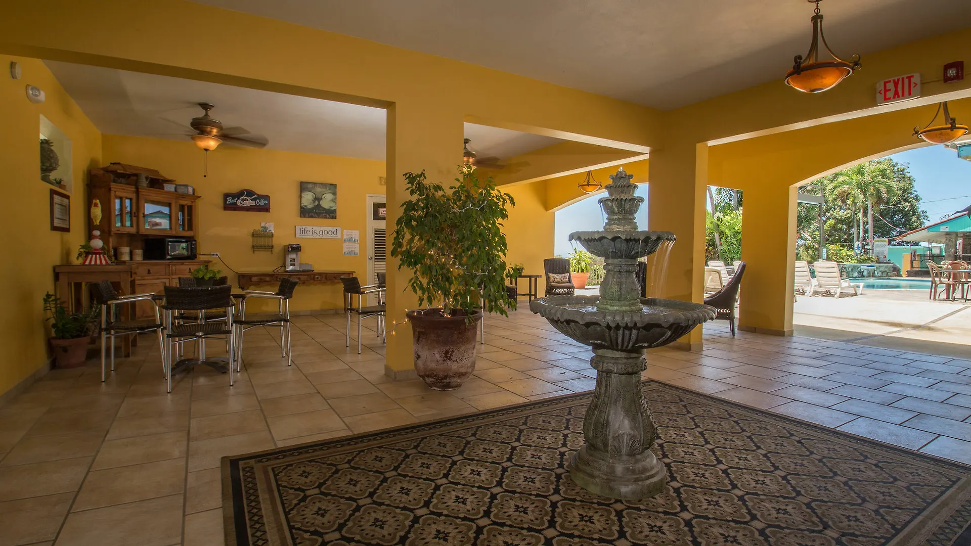 Lazy Parrot Inn Rincon
