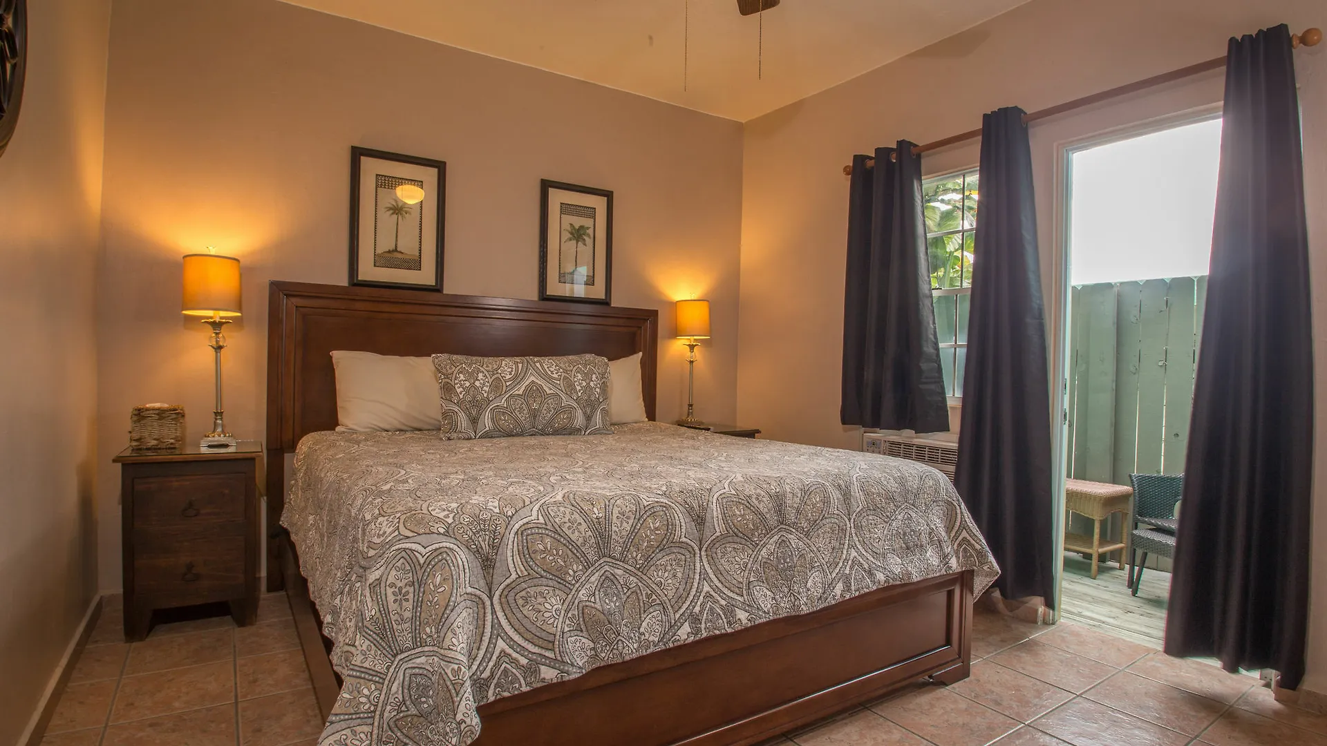 Hotel Lazy Parrot Inn Rincon