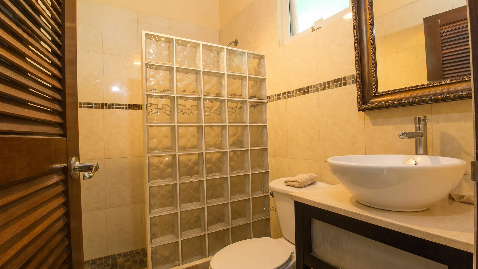 Hotel Lazy Parrot Inn Rincon